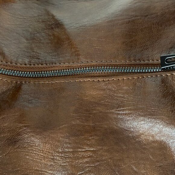 LARGE STYLE HOBO BAG. FAUX LEATHER. NWOT - Picture 4 of 9